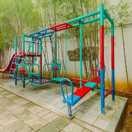 Urbanest Inn House Slipi จาการ์ตา ภายนอก รูปภาพ