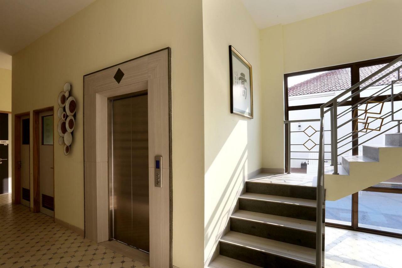 Urbanest Inn House Slipi จาการ์ตา ภายนอก รูปภาพ